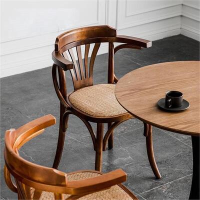 Goede prijs Eenvoudige huishoudelijke armsteun Eetstoel Kleine appartement Nordic Retro rugleuning Leisure Rattan Eetstoel online